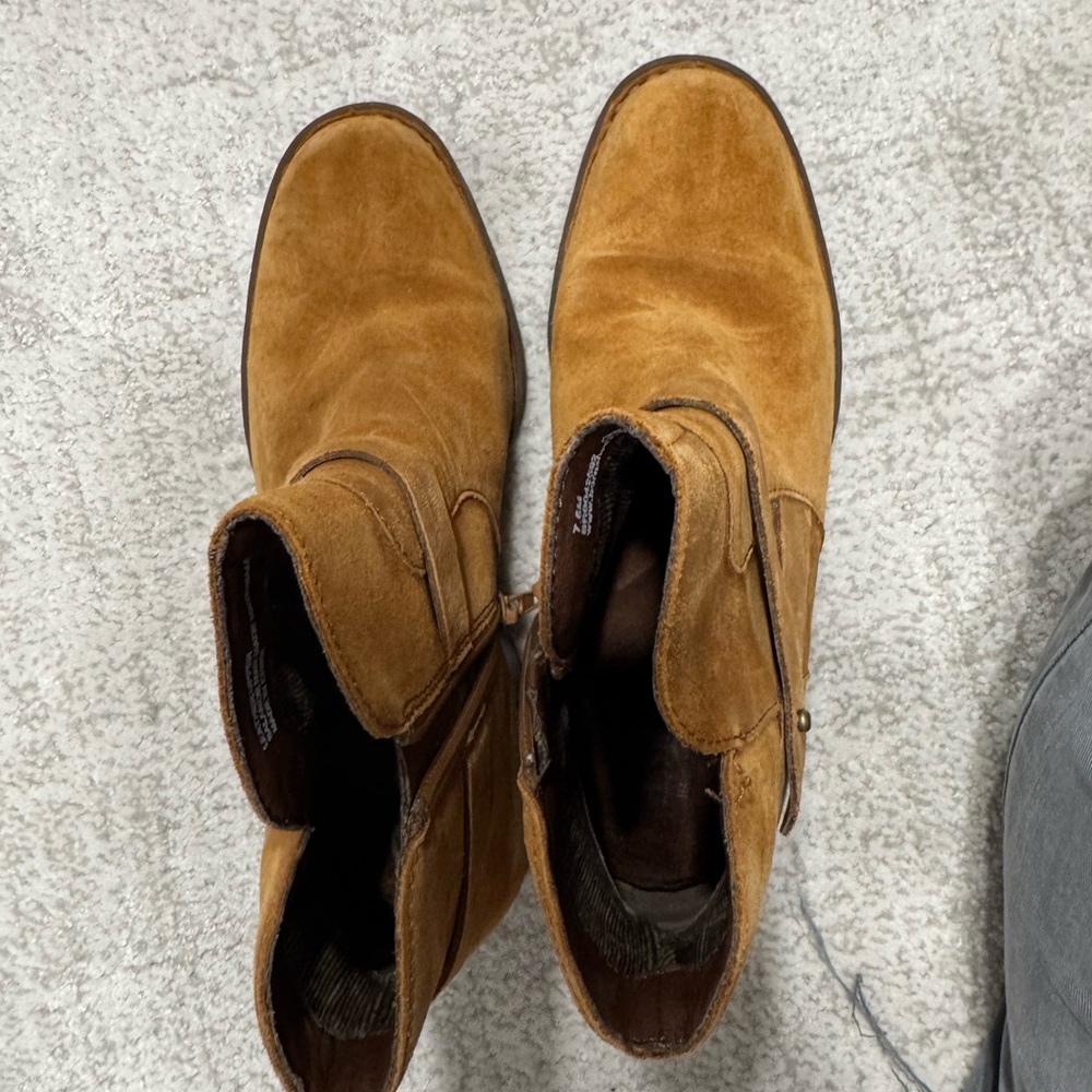 Born Women's Tan Suede Ankle Boots